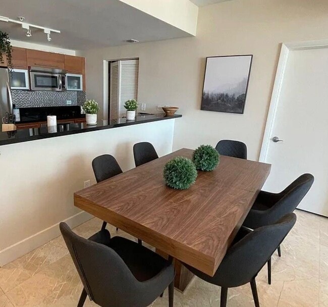 Building Photo - 253 NE 2nd St