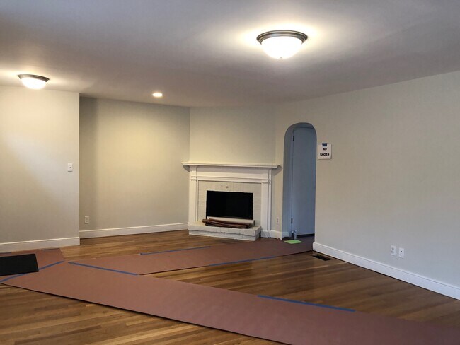 Building Photo - 288 Lagrange St