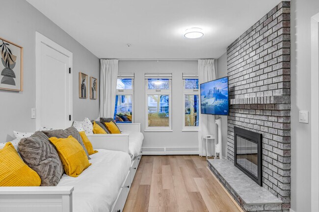 Photo du bâtiment - 3373 E 44th Ave