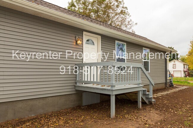 Foto del edificio - Charming 3-Bedroom Home with Spacious Yard in North Tulsa