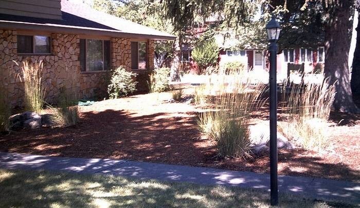 Building Photo - Quaint 2 Bedroom in Redmond -$99 deposit!