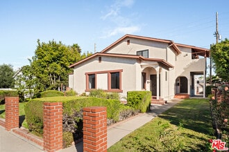 Building Photo - 8710 El Manor Ave