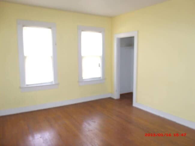 Building Photo - 701 runnion ave