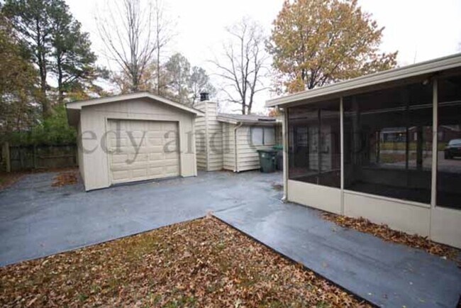 Building Photo - 3408 Clearbrook St