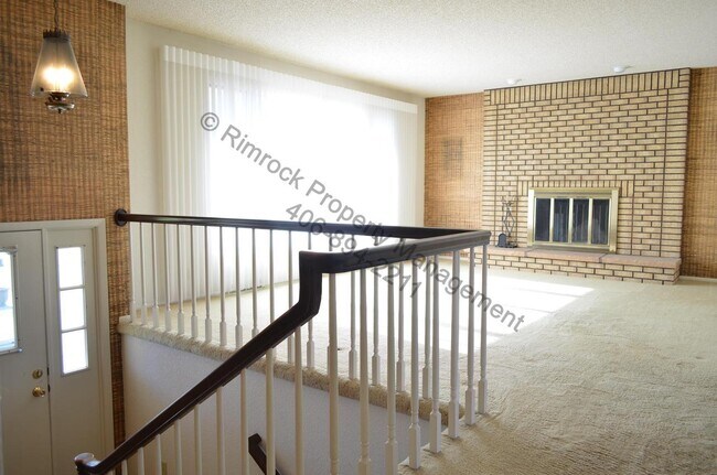 Foto del edificio - 4 Bedroom Heights Home