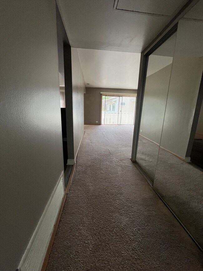 Foto del edificio - Runaway bay Condo Apartment
