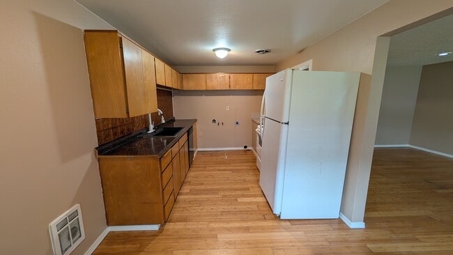 Building Photo - 3736 SE 165th Ave