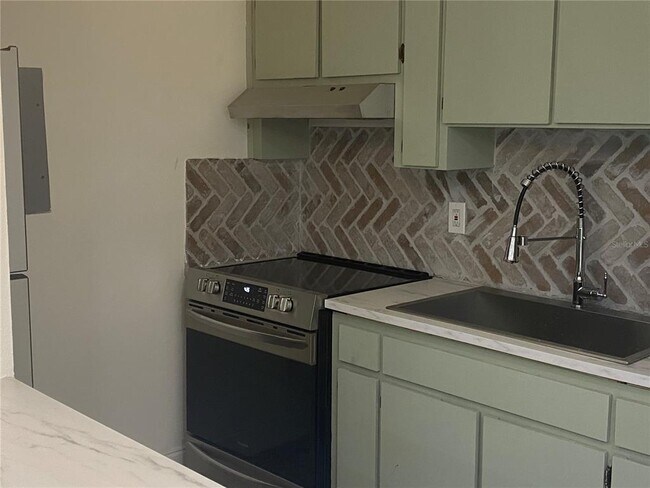 Foto del edificio - 704 Angelina Ln