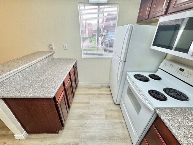 Foto del edificio - 5422 River Glen Dr