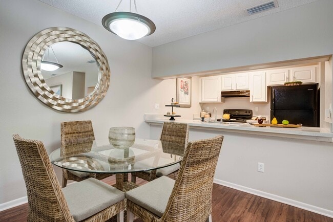 Foto del edificio - Coral Club Apartment Homes