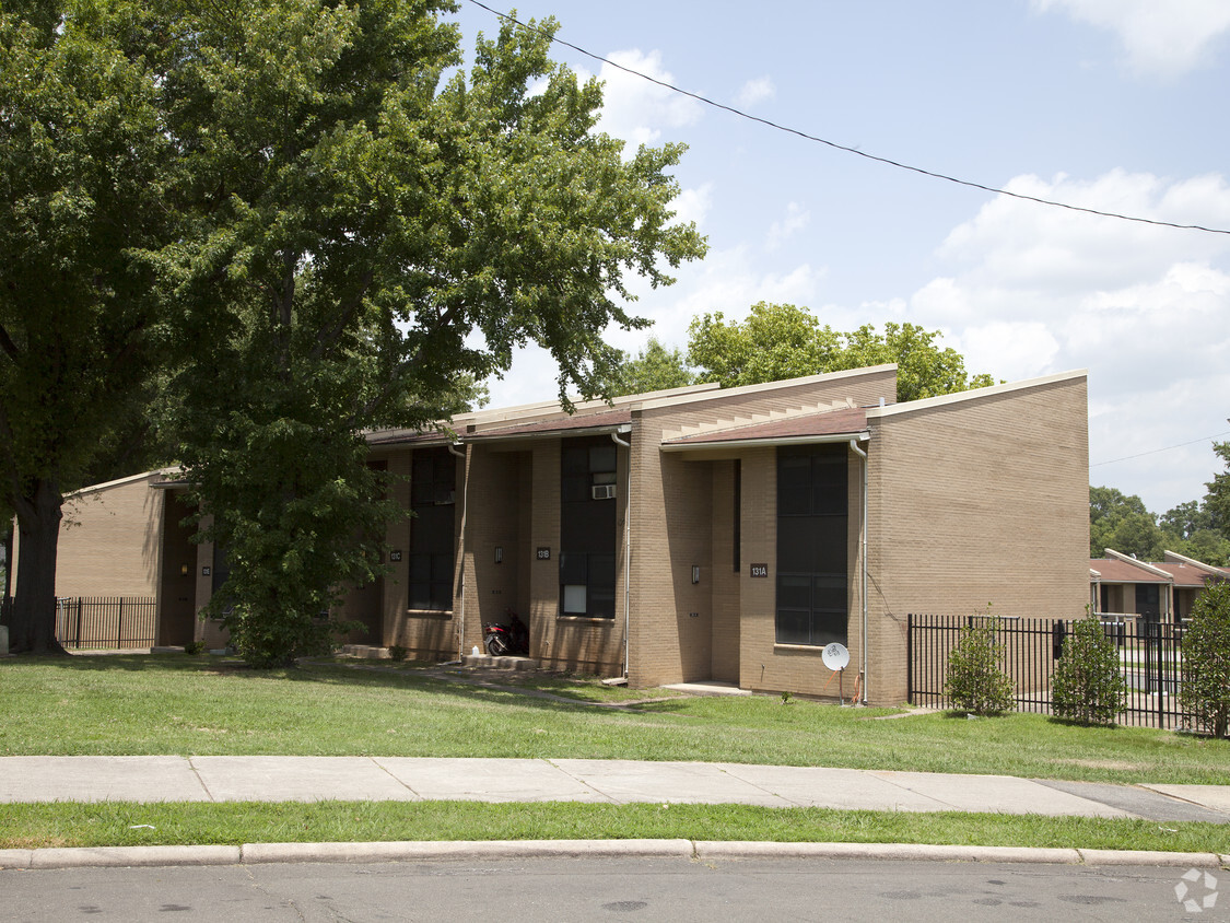 Primary Photo - Liberty Street Apartments