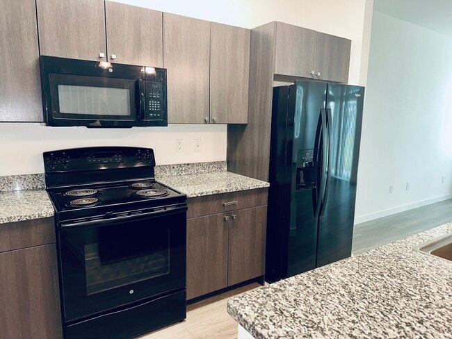 Kitchen New-style Refrigerator - Torino Lakes Rental Townhomes