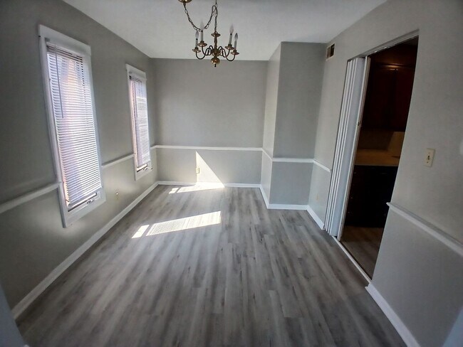 Building Photo - Dishwasher Included