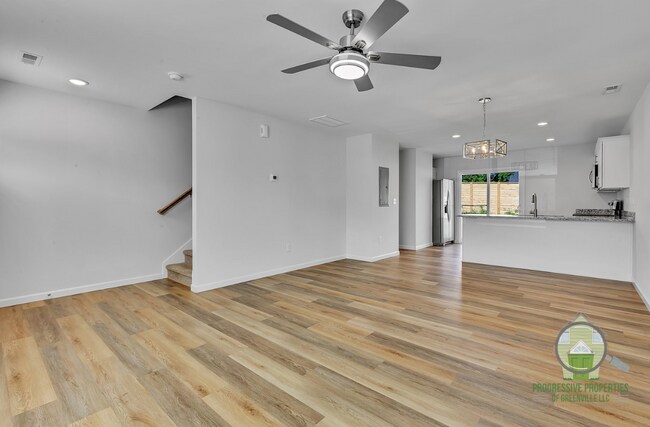 Foto del edificio - 17 Wofford Rd