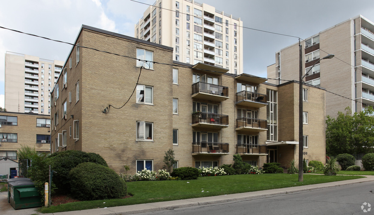 Building Photo - 836 Roselawn Ave
