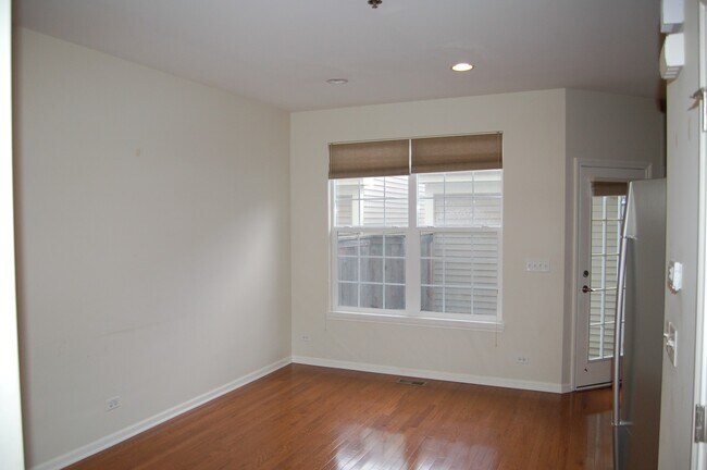 Building Photo - 337 Bradbury Ln