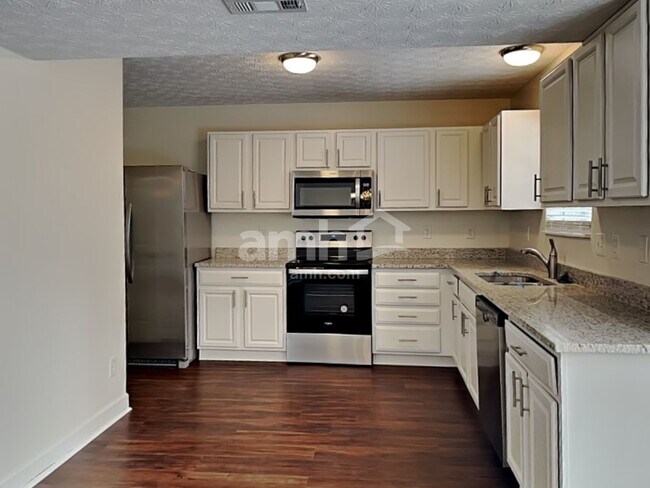 Foto del edificio - 568 Princeton St
