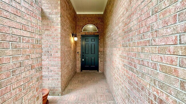 Foto del edificio - 18115 Rose Hill Park Ln
