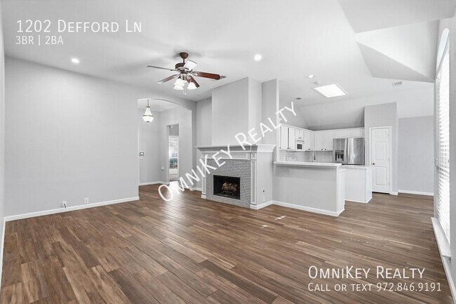 Building Photo - 1202 Defford Ln