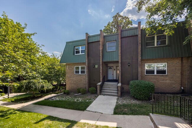 Building Photo - 215 Meadowview Ln