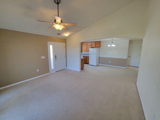 Building Photo - 4675 Hahns Peak Dr