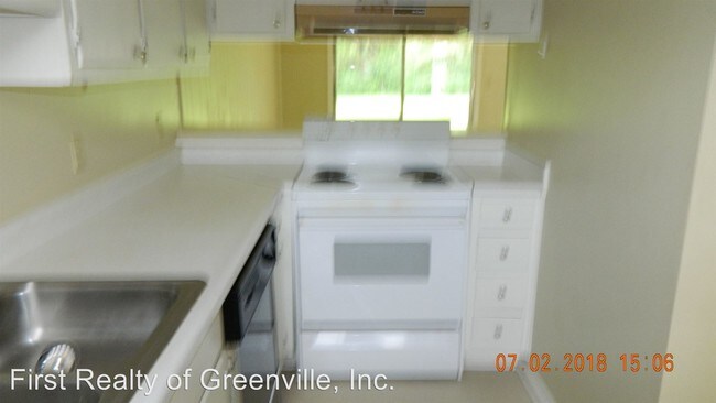 Building Photo - 421-421 Country Club Dr