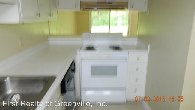 Foto del edificio - 421-421 Country Club Dr