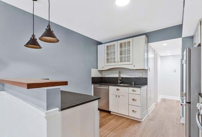 Building Photo - 2074 Royal Fern Ct