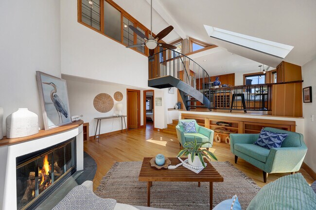 Foto del edificio - 3110 Portage Bay Pl E