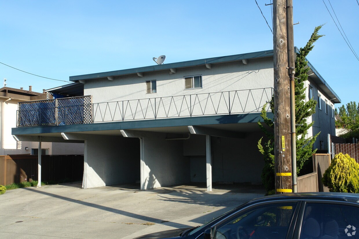 Building Photo - 5709-5711A San Diego St