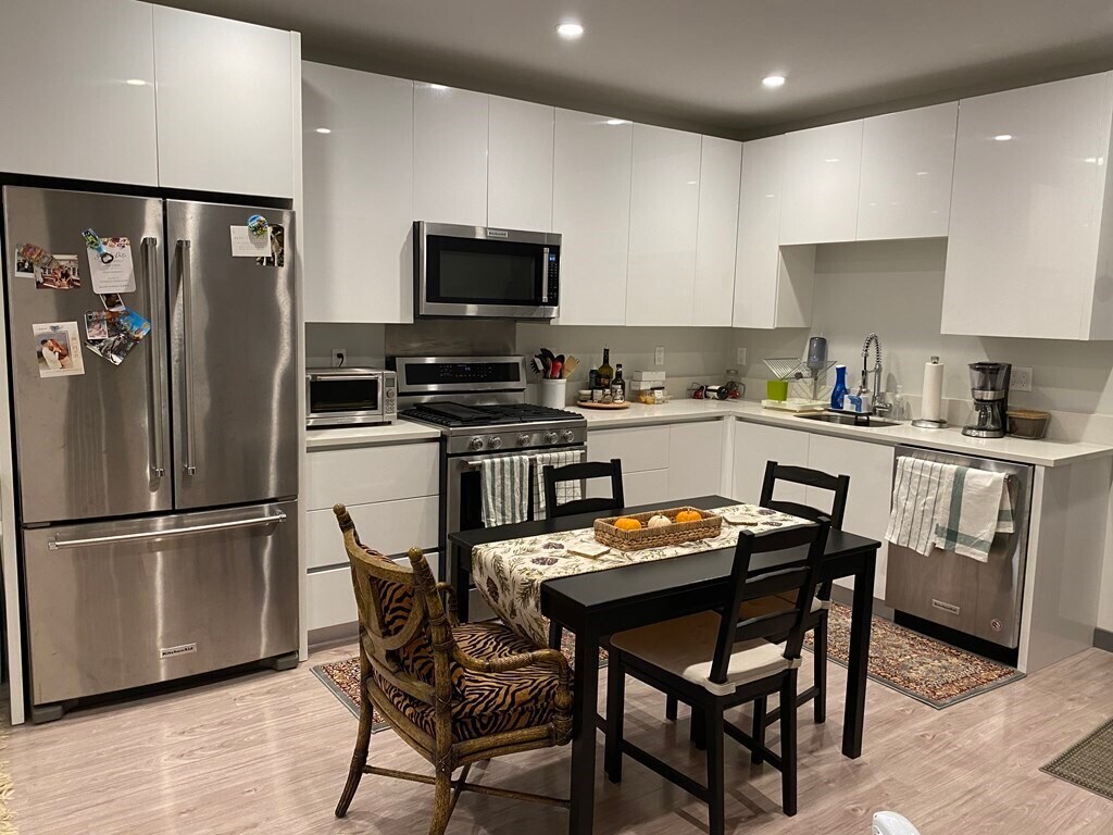 Foto principal - 145 Newbury Ave