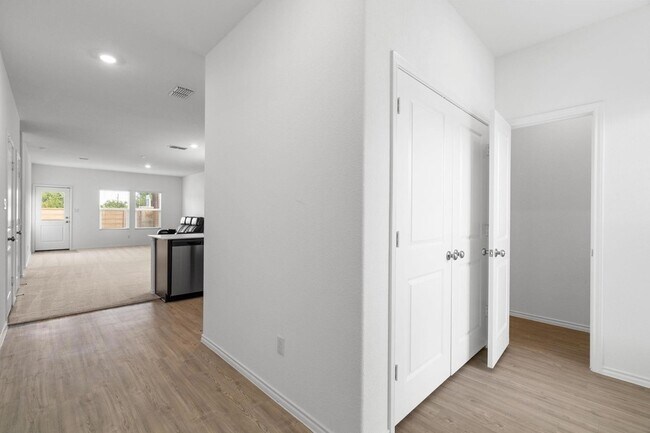 Building Photo - 116 The Bad Wy
