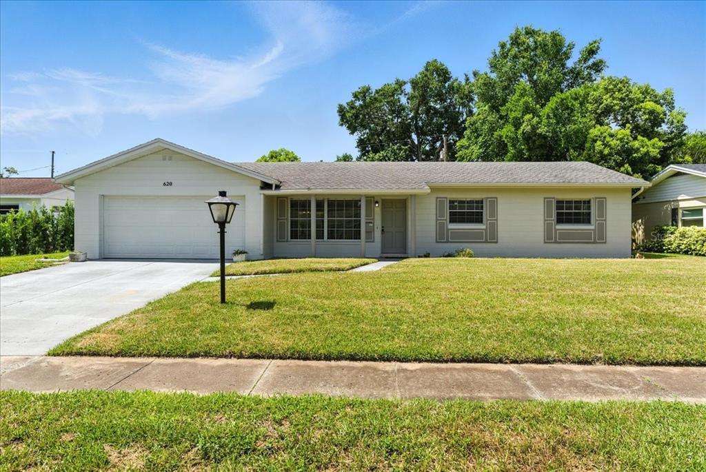 Foto principal - 620 Burke St