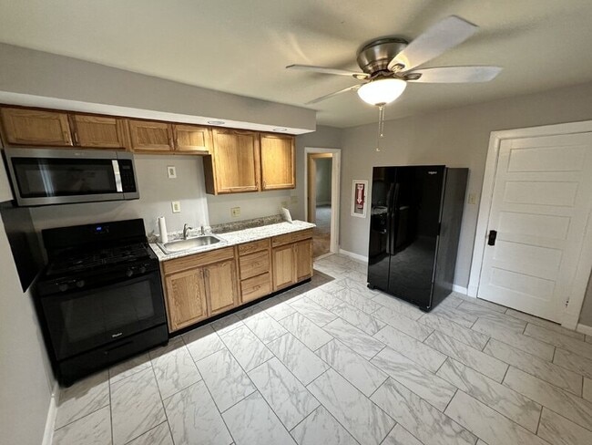 Foto del edificio - 2018 B Englewood Ave