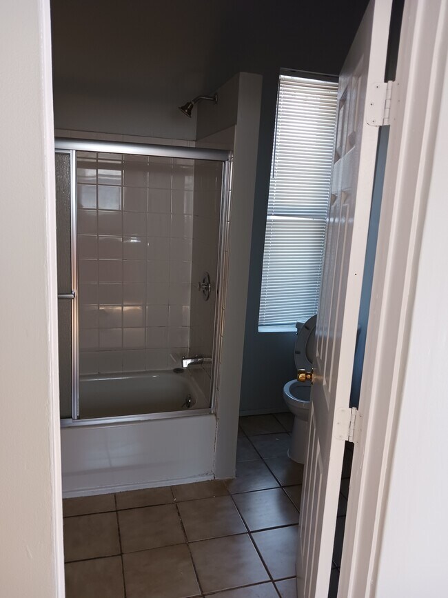 Foto del edificio - 1443 N Bell Ave