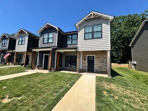 Building Photo - 126 Sunburst Villa Dr