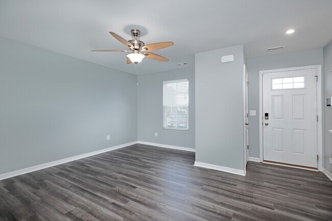 Building Photo - 2103 Portway Aly