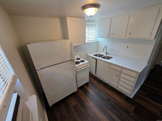 Foto del edificio - 916 N Poplar St