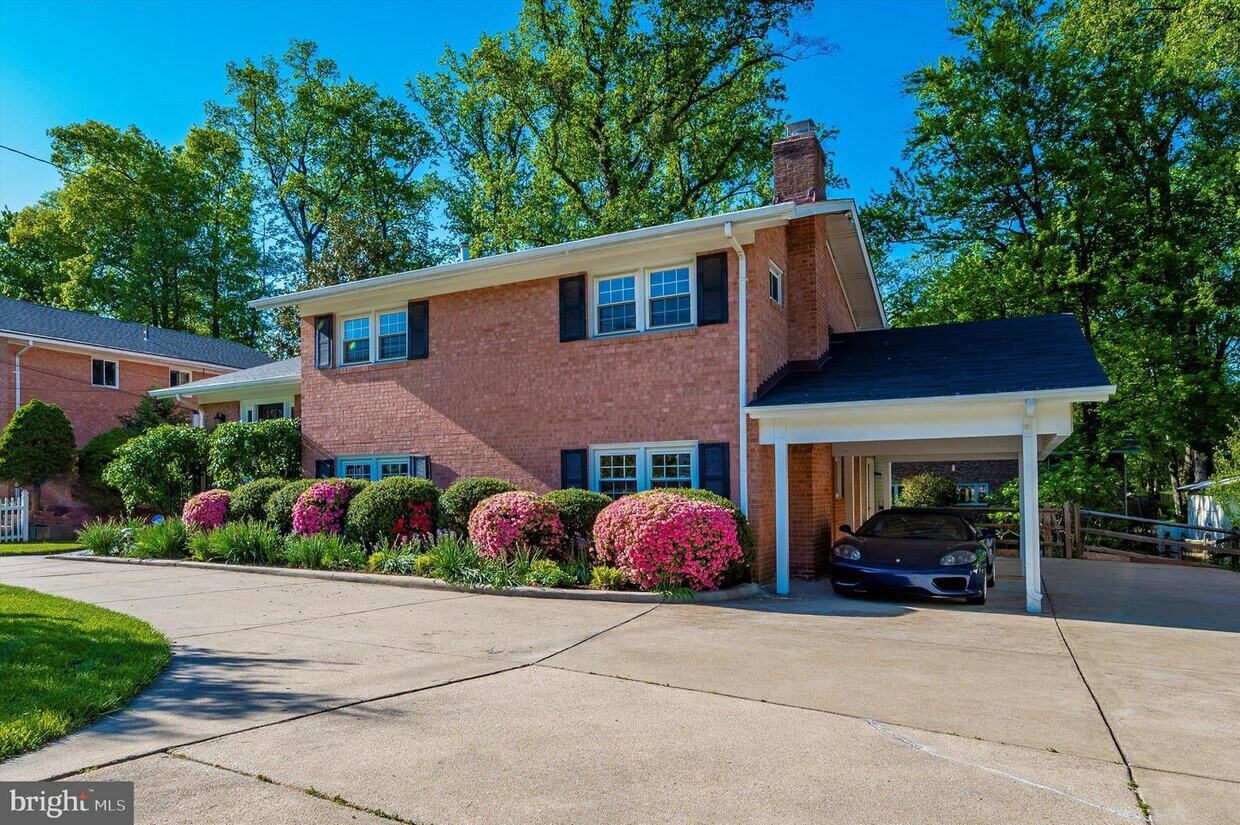 8223 Tuckerman Ln, Potomac, MD 20854 House for Rent in Potomac, MD