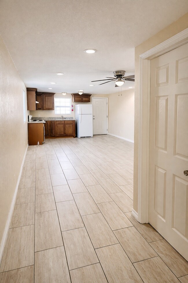 Foto del edificio - 706 Harris Ave