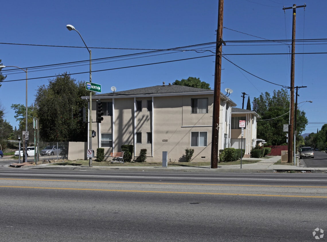 15531 Victory Blvd, Van Nuys, CA 91406 Apartments at 15531 Victory