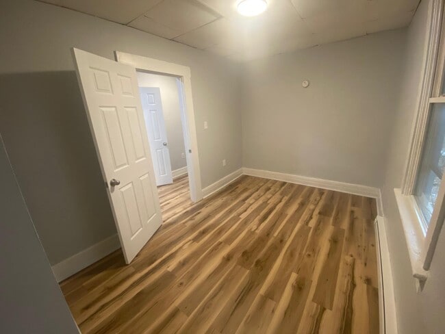 Building Photo - 1009 4th St