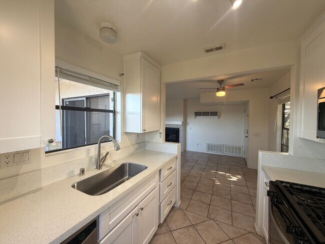 Building Photo - Beautiful 2B/2BA Condo in Rancho Penasquitos!