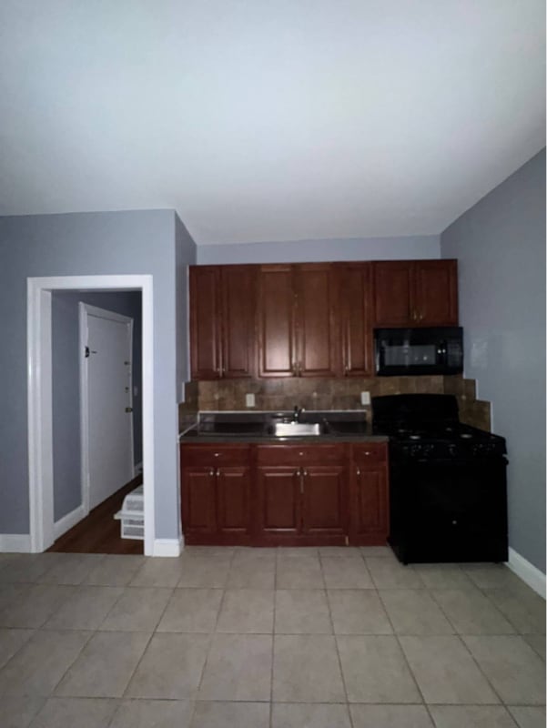 Building Photo - 731 Avenue A