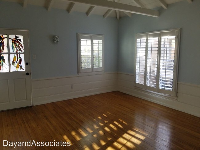 Building Photo - 317 8th Pl