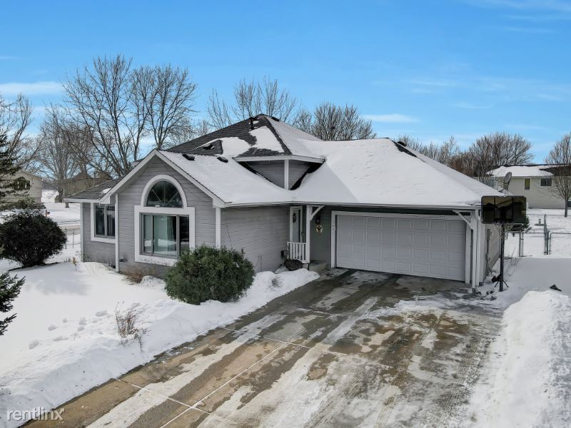 4 br, 2 bath House 3401 Placer Ave House Rental in Anoka, MN