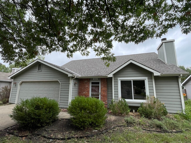 Building Photo - 504 Arrowhead Dr