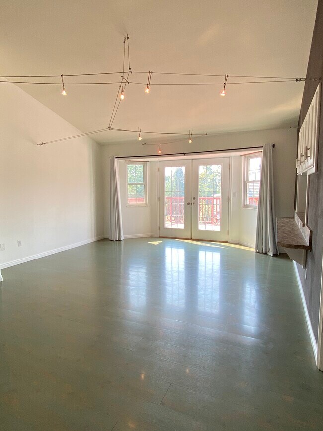 Building Photo - 223 Gibbons Pkwy