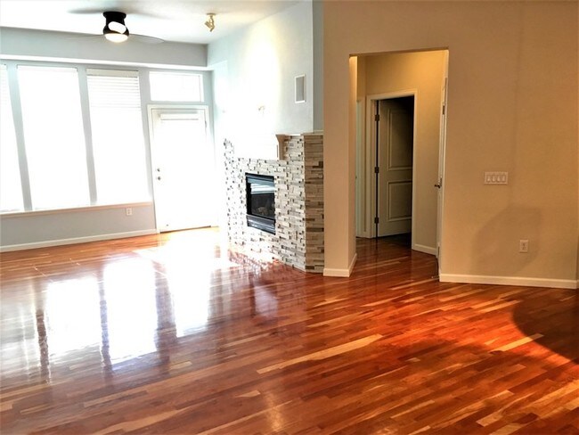 Building Photo - Beautiful Home in Englewood