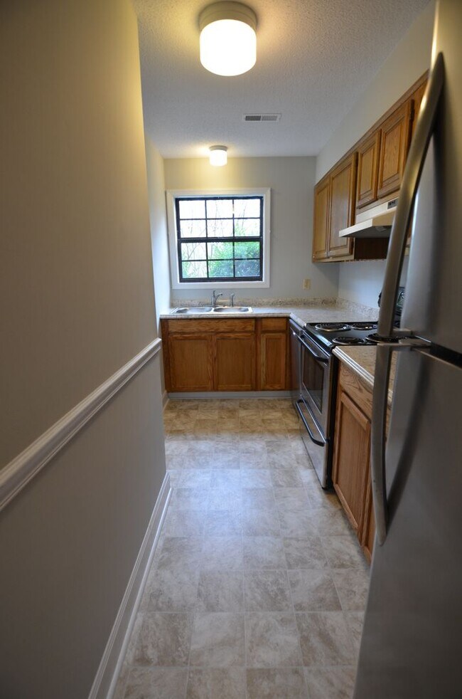 Foto del edificio - Lovely 2 Bedroom, 1.5 Bath Townhouse in Carrboro - Avail in March!